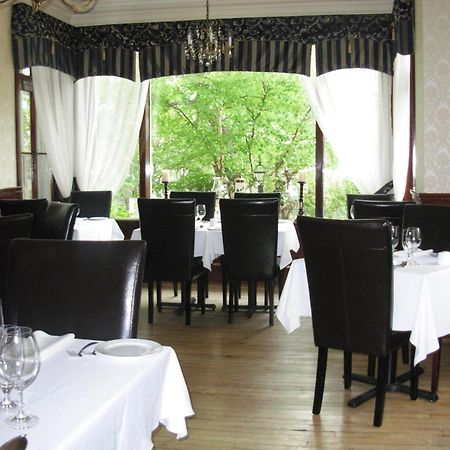 לה מלבאי Chez Truchon Bistro-Auberge מראה חיצוני תמונה