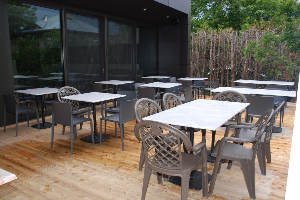 לה מלבאי Chez Truchon Bistro-Auberge מראה חיצוני תמונה