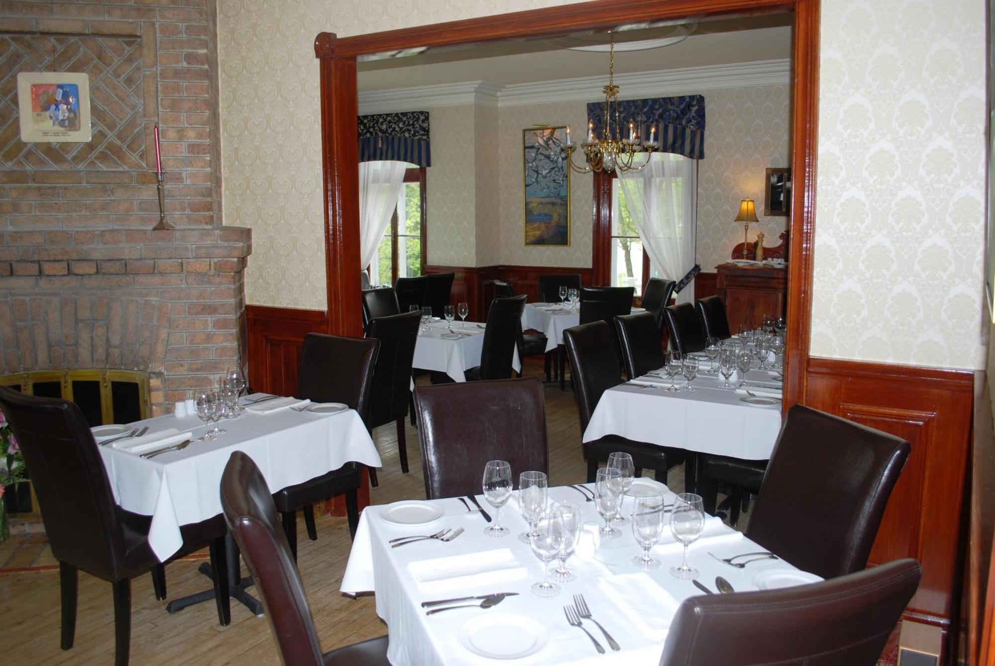 לה מלבאי Chez Truchon Bistro-Auberge מראה חיצוני תמונה