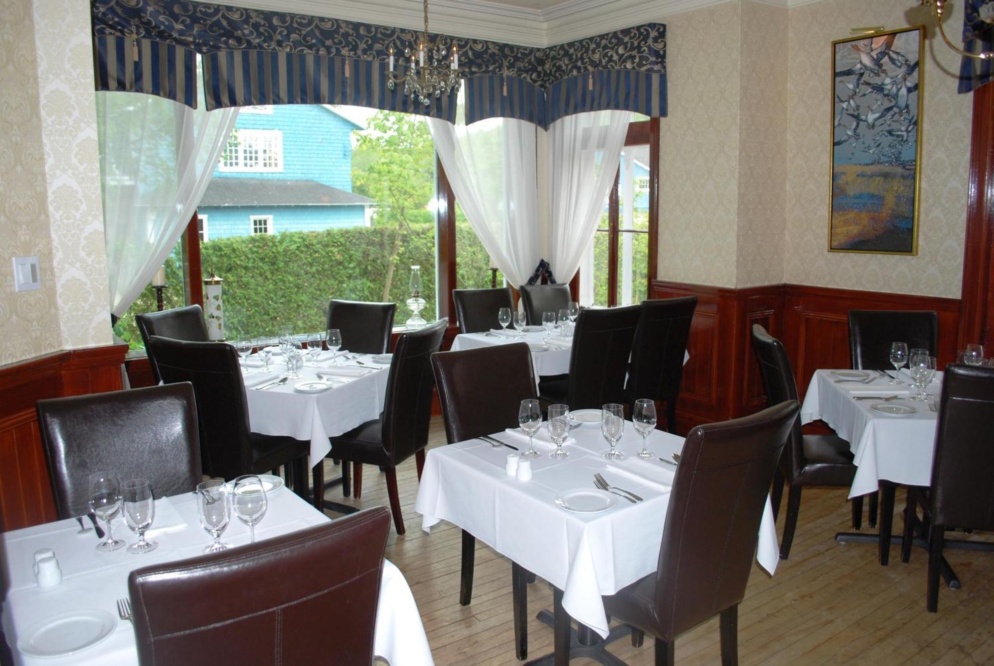 לה מלבאי Chez Truchon Bistro-Auberge מראה חיצוני תמונה